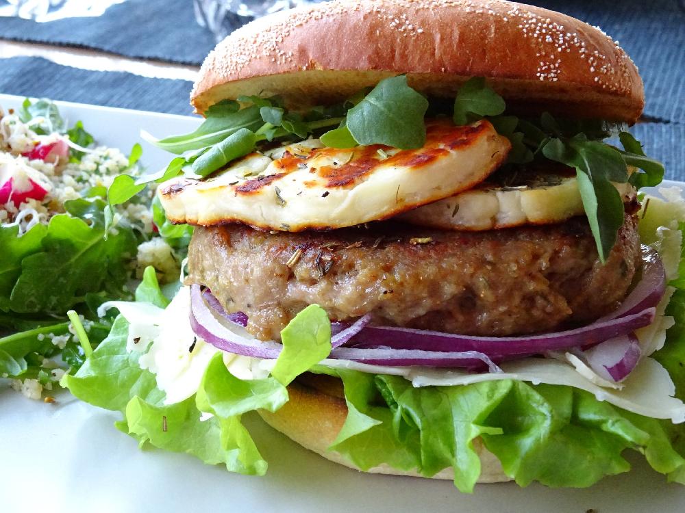 Hamburger with haloumi cheese