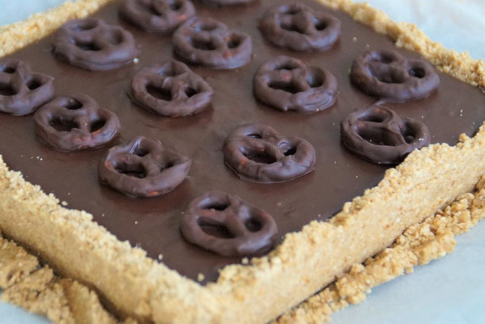 Chocolate mini pretzel cake