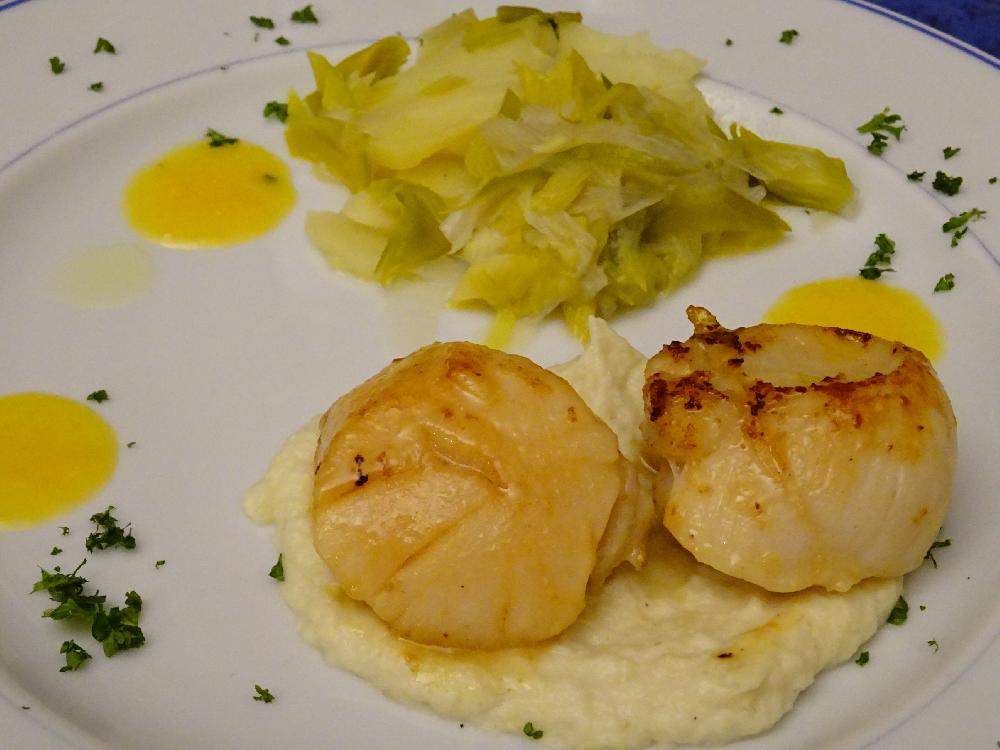 Scallops with artichoke and orange sauce picture