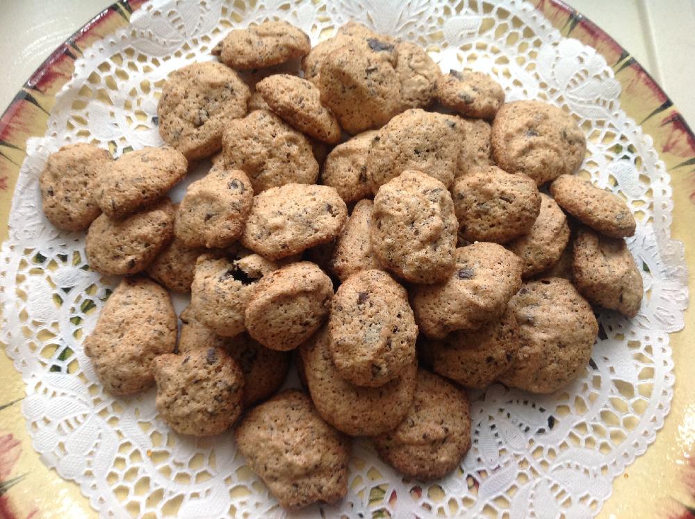 Soft almond and chocolate macaroons