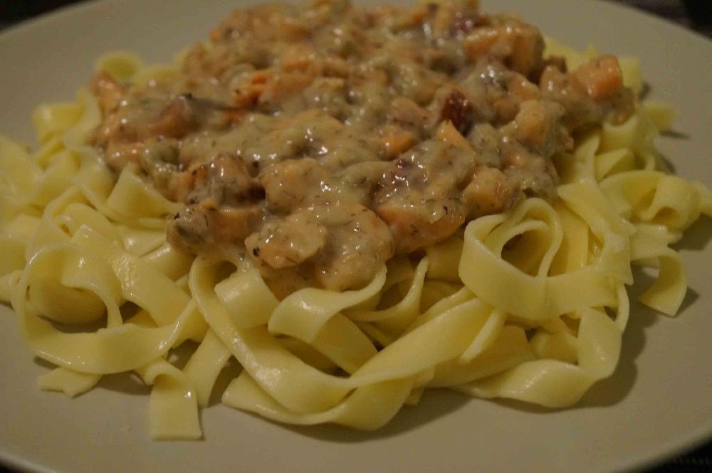 Salmon sauce and tagliatelle