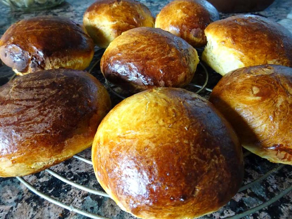 Cardamom buns picture