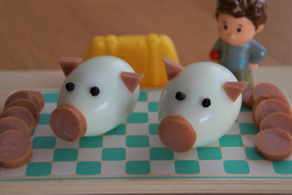 Pig shaped eggs