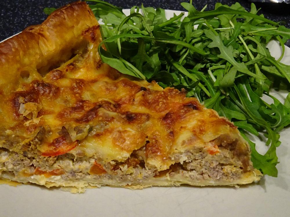 Taco pie with puff pastry crust