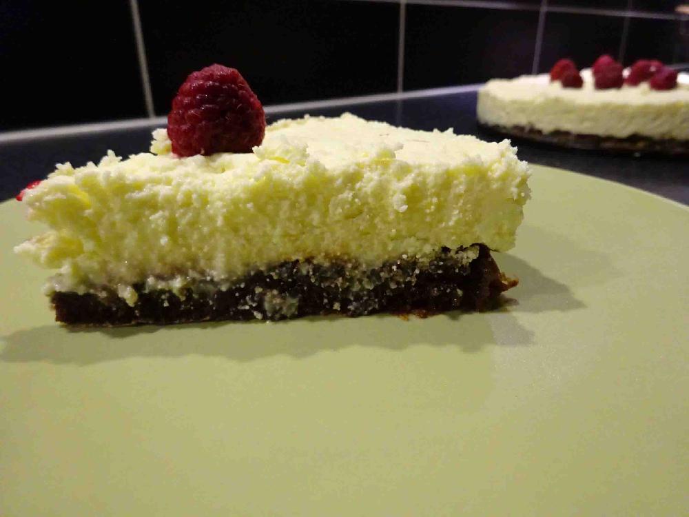 White chocolate mousse cake