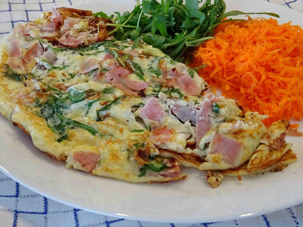 Omelet with ham