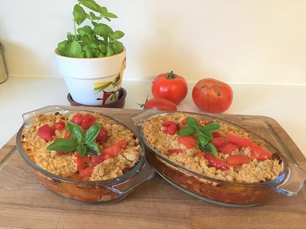 Tomoato crumble pie