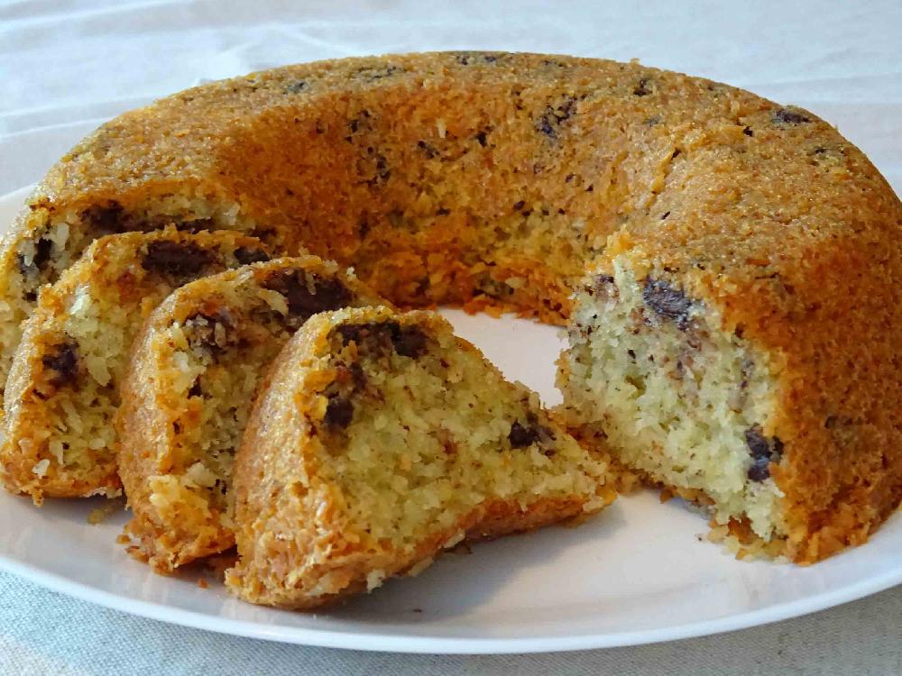 Coconut cake with dark chocolate bites