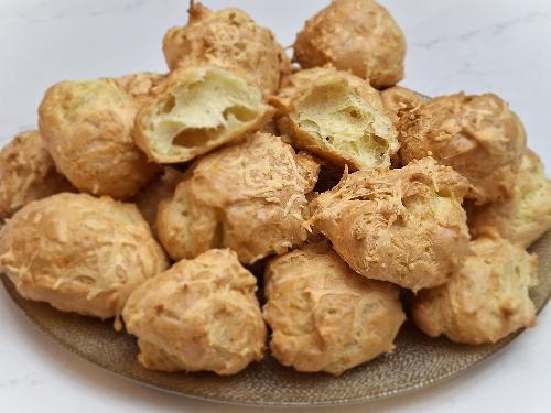 Gougères - French Cheese Puffs picture