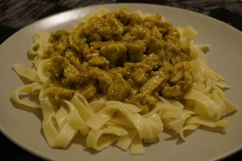 Chicken sauce and tagliatelle