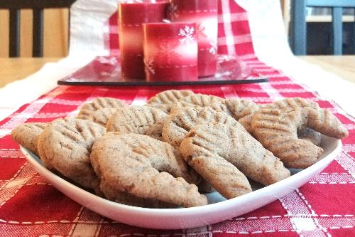 Horseshoe shaped Christmas cookies picture