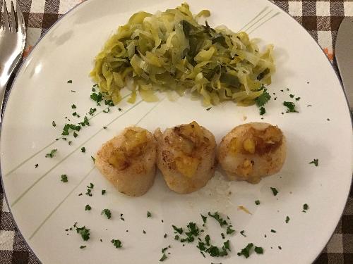 Seared sea Scallops with orange