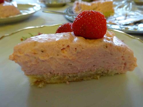 Summer strawberry mousse cake picture