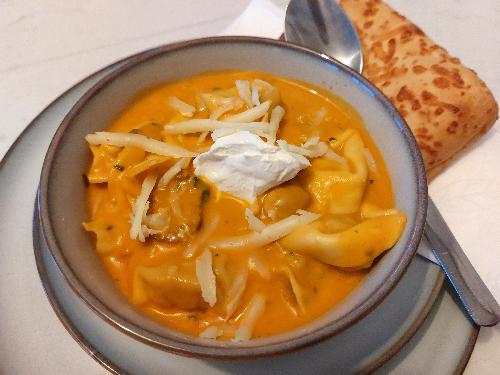 Creamy Tortellini Soup picture