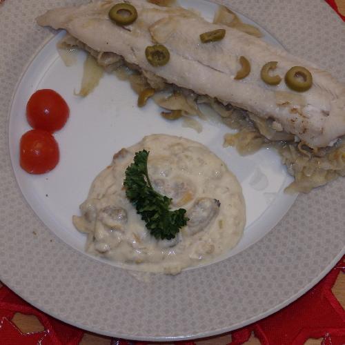 Sole fillets with fennel and clam sauce