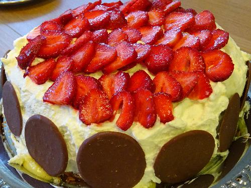 Gluten free strawberry cake picture