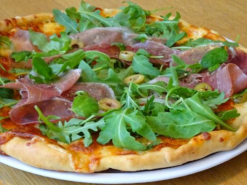 Prosciutto pizza