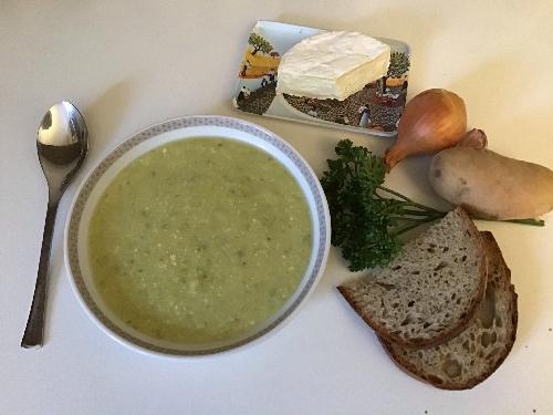 Courgette and Brie cheese soup picture