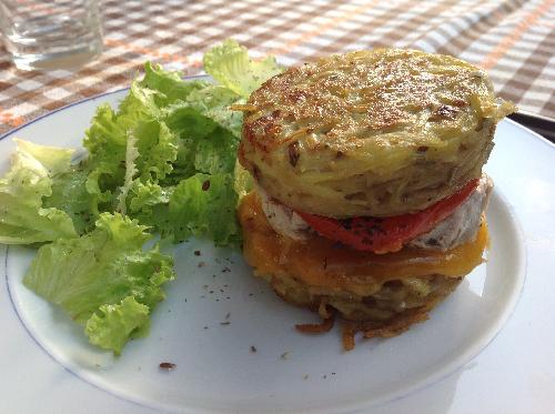 Fish burger with potato cakes